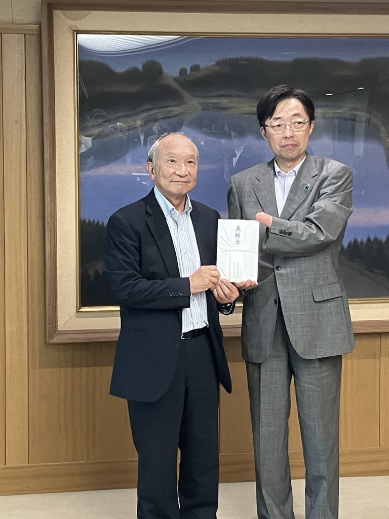 「10月13日(火)に熊本県庁で行われた義援金贈呈式」